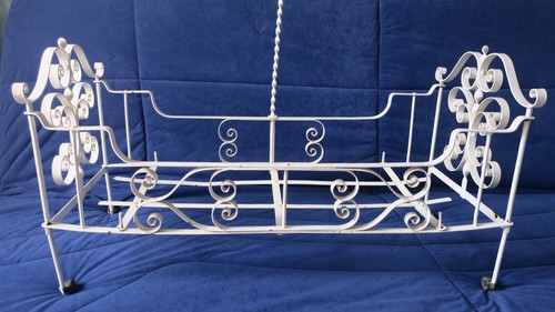 Ancien lit poupee a - lit,